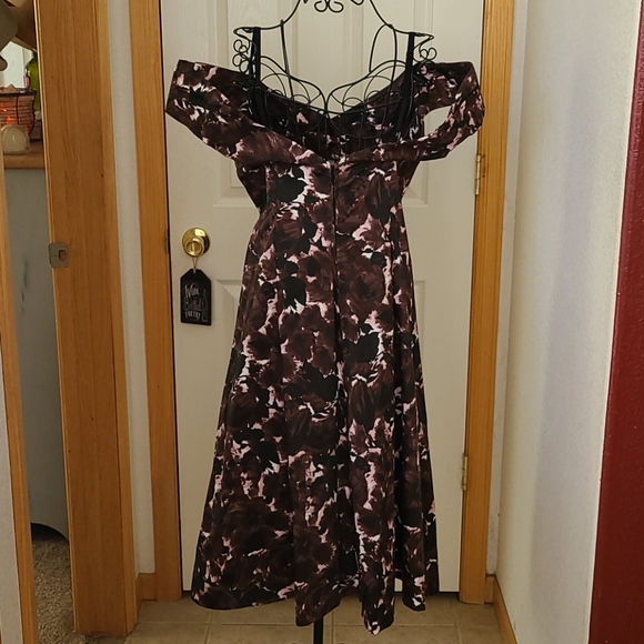 Gorgeous Date Night Off Shoulder Dress - Picture 3 of 12